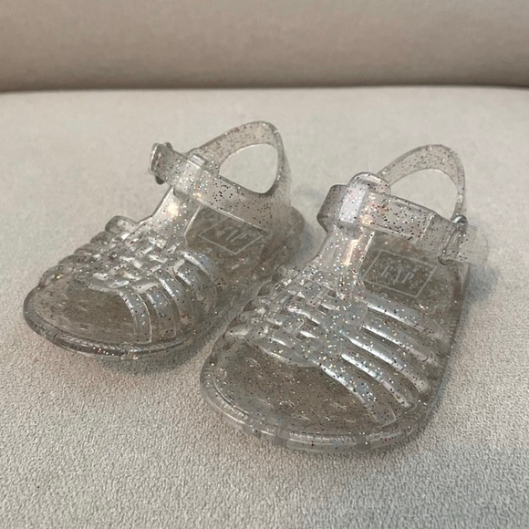gap jelly sandals